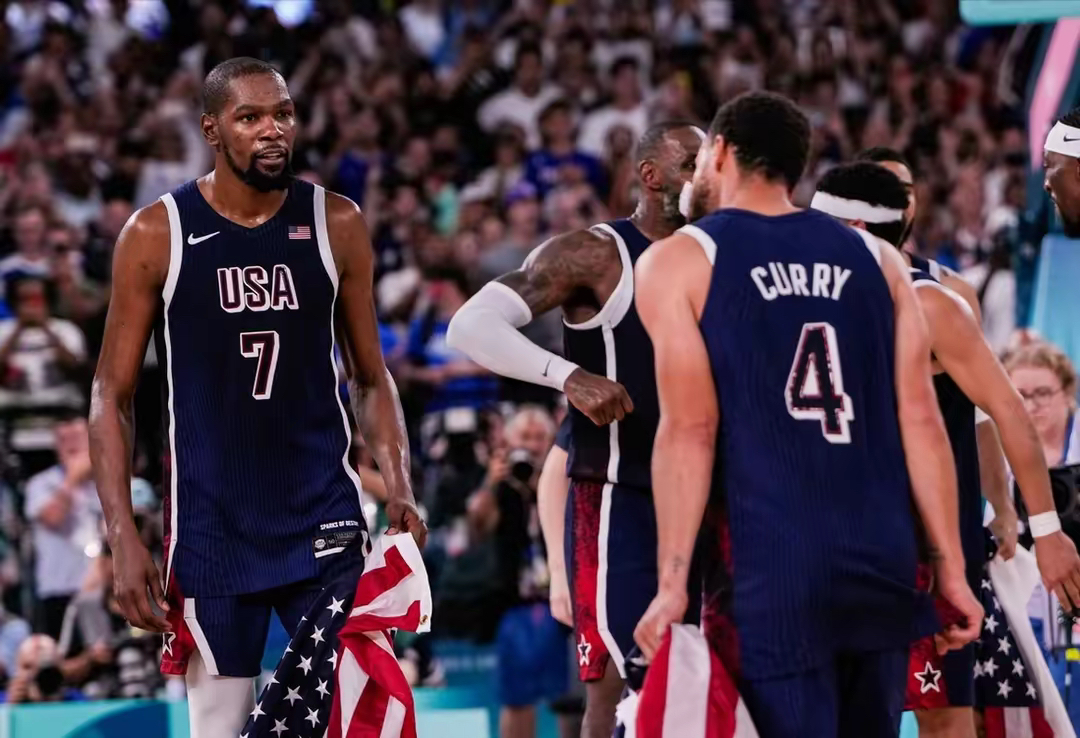 关于詹姆斯迎来十五赛季出色发挥，勇士观众热烈欢呼！赛场气氛高涨的信息-爱游戏中国官网